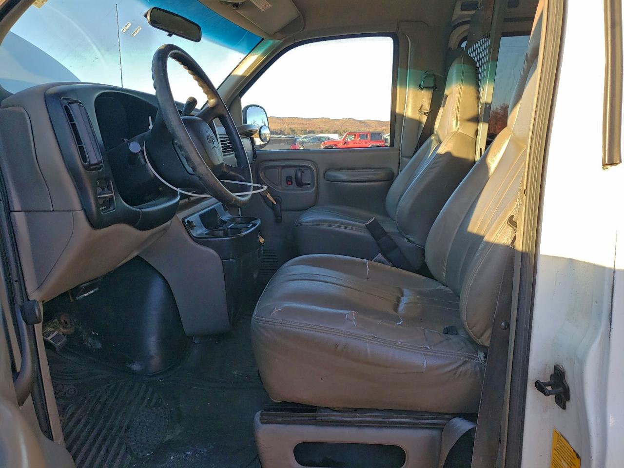 Chevrolet Express Image 5