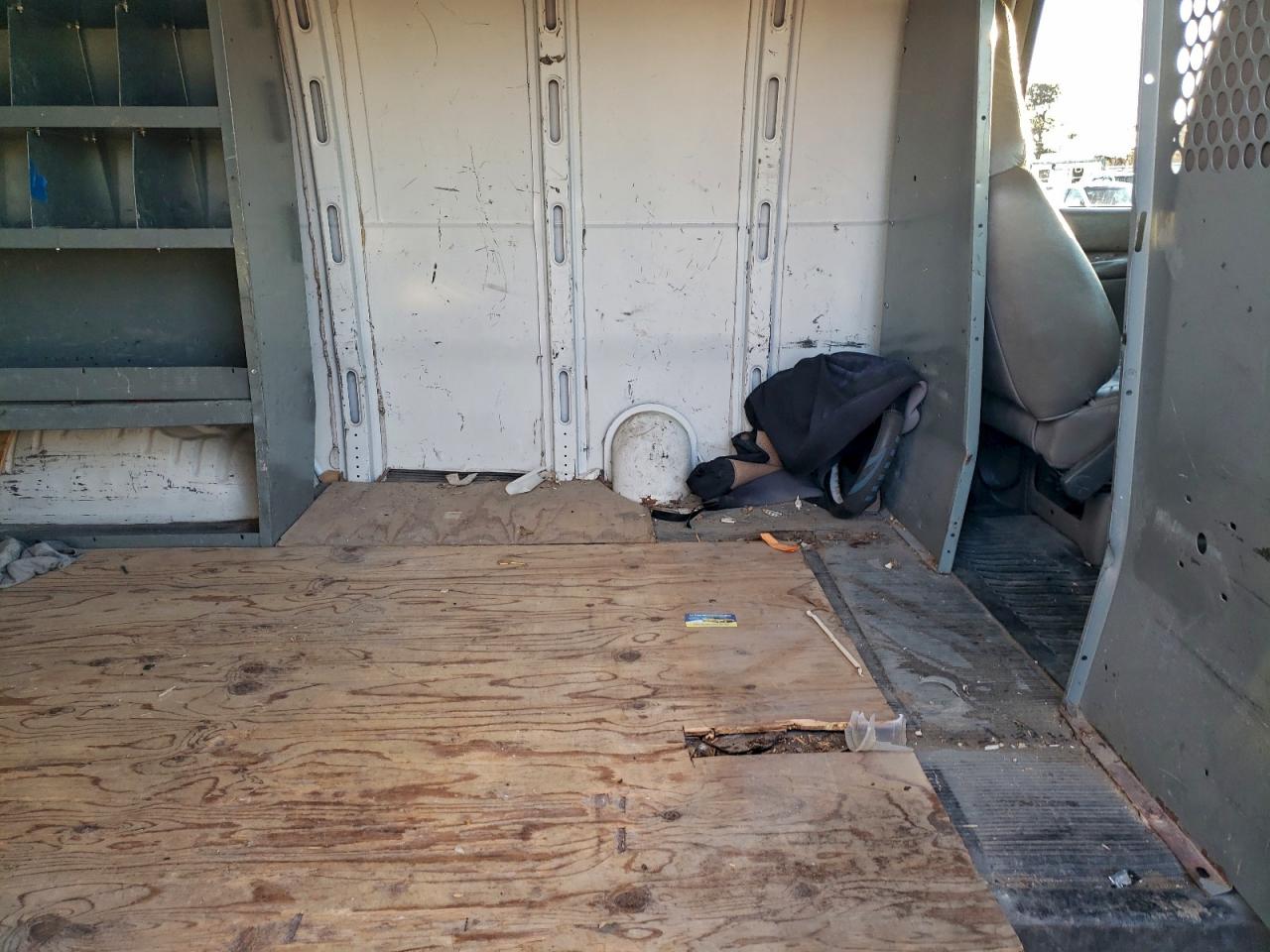 Chevrolet Express Image 9