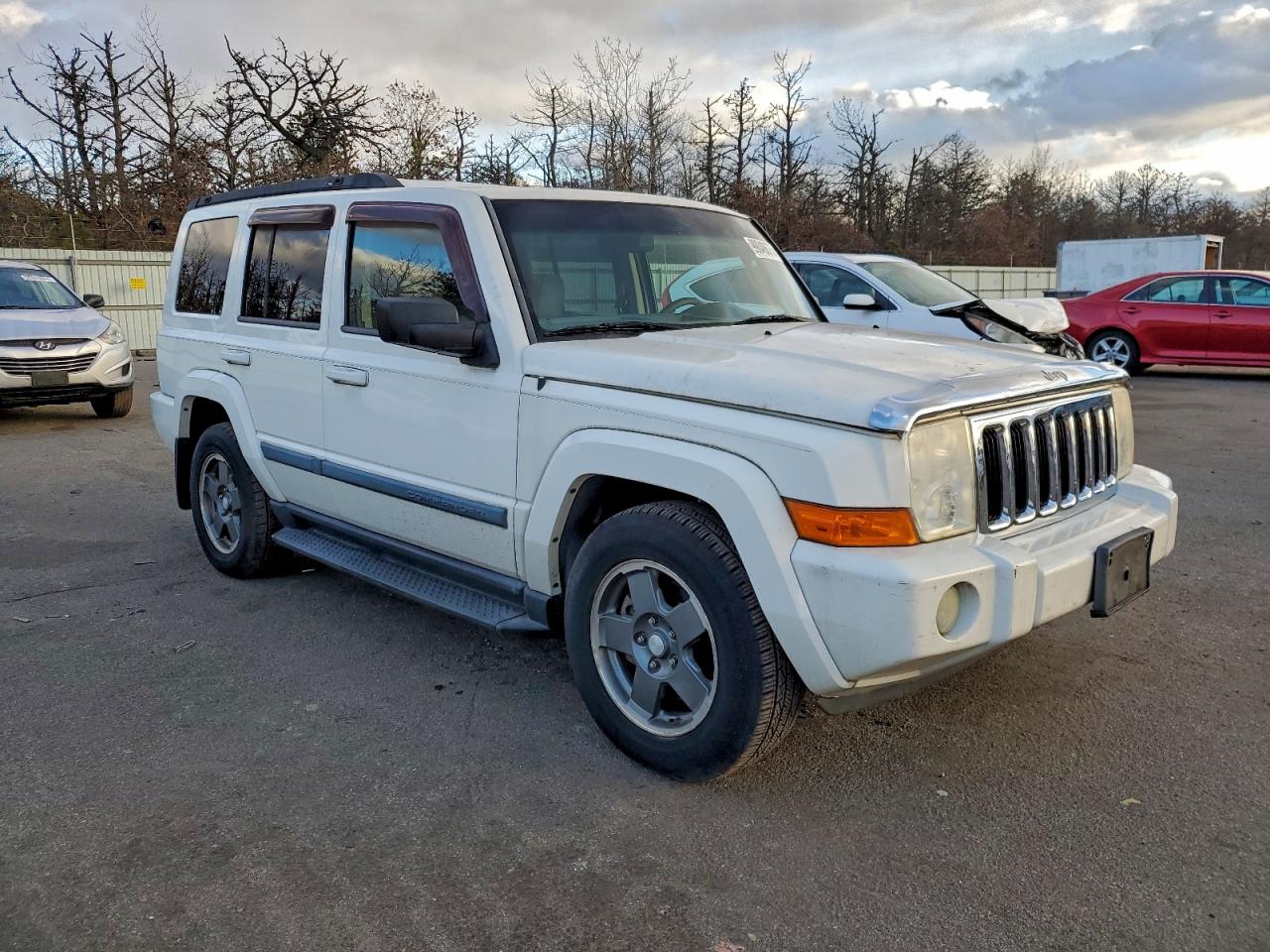 Jeep Commander Sport Image 2