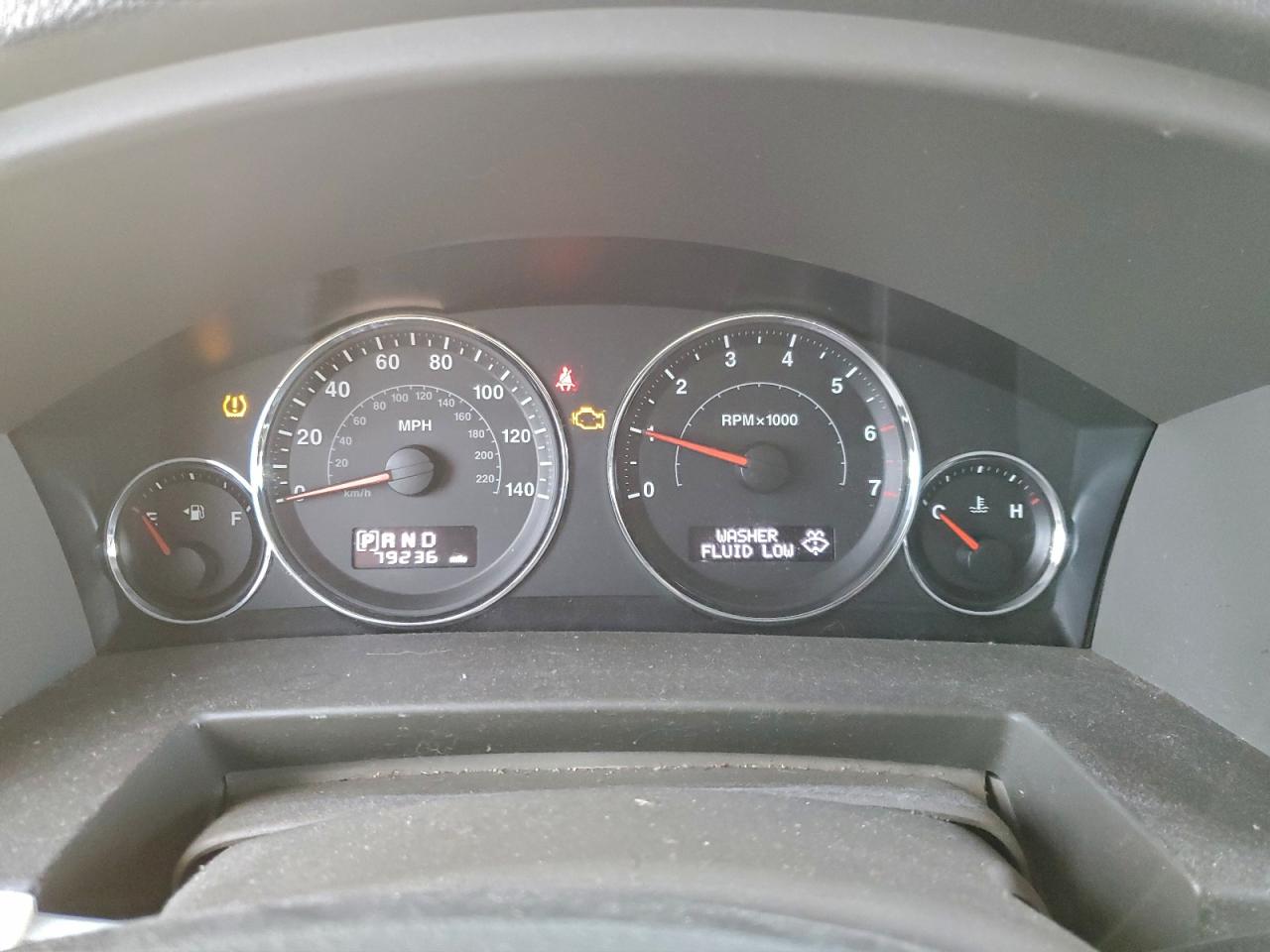 Jeep Commander Sport Image 10