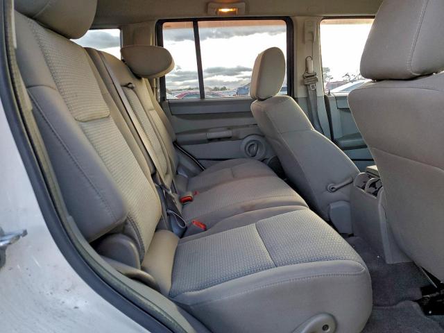 Jeep Commander Sport Image 11