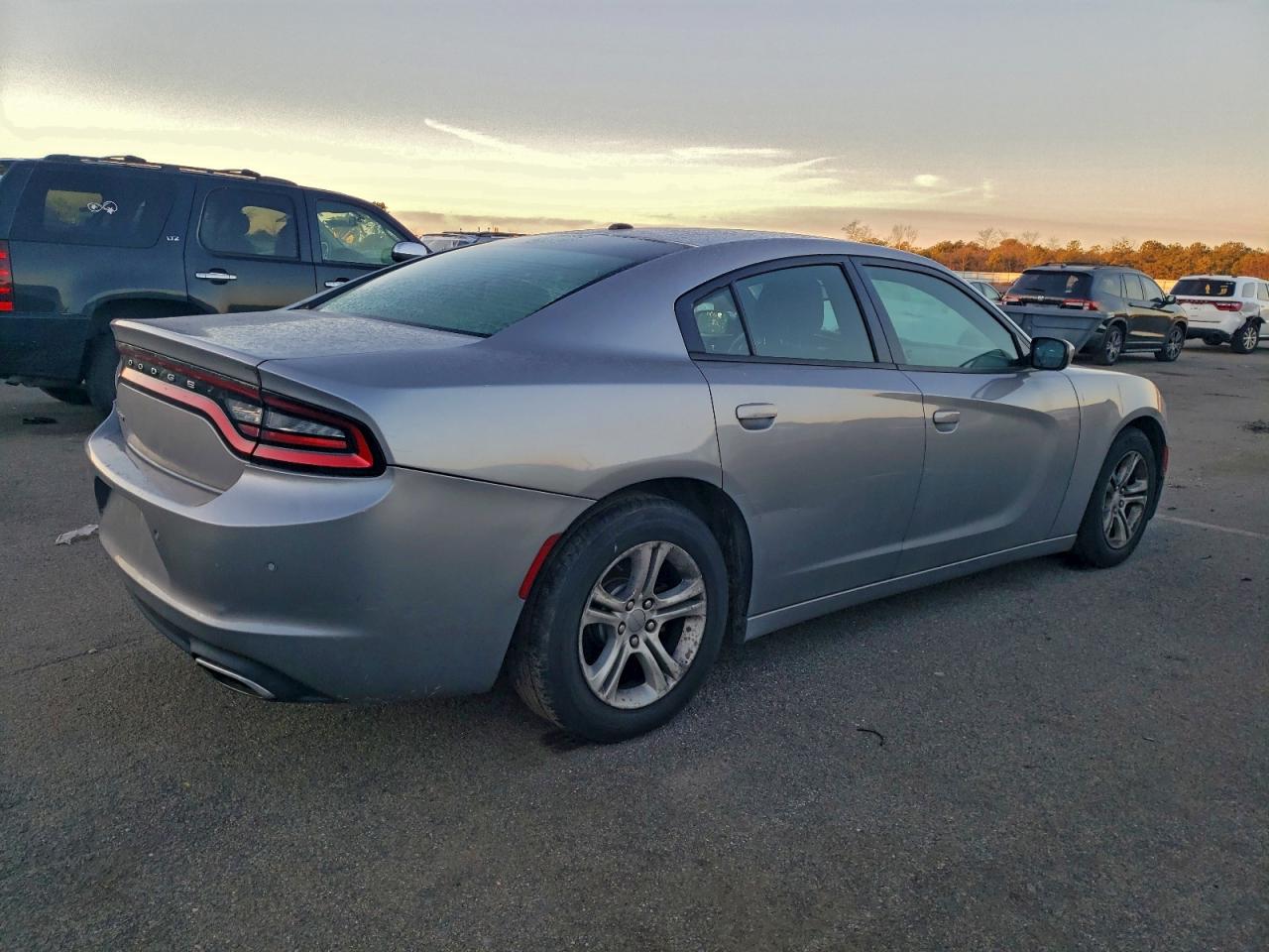 Dodge Charger Se Image 3