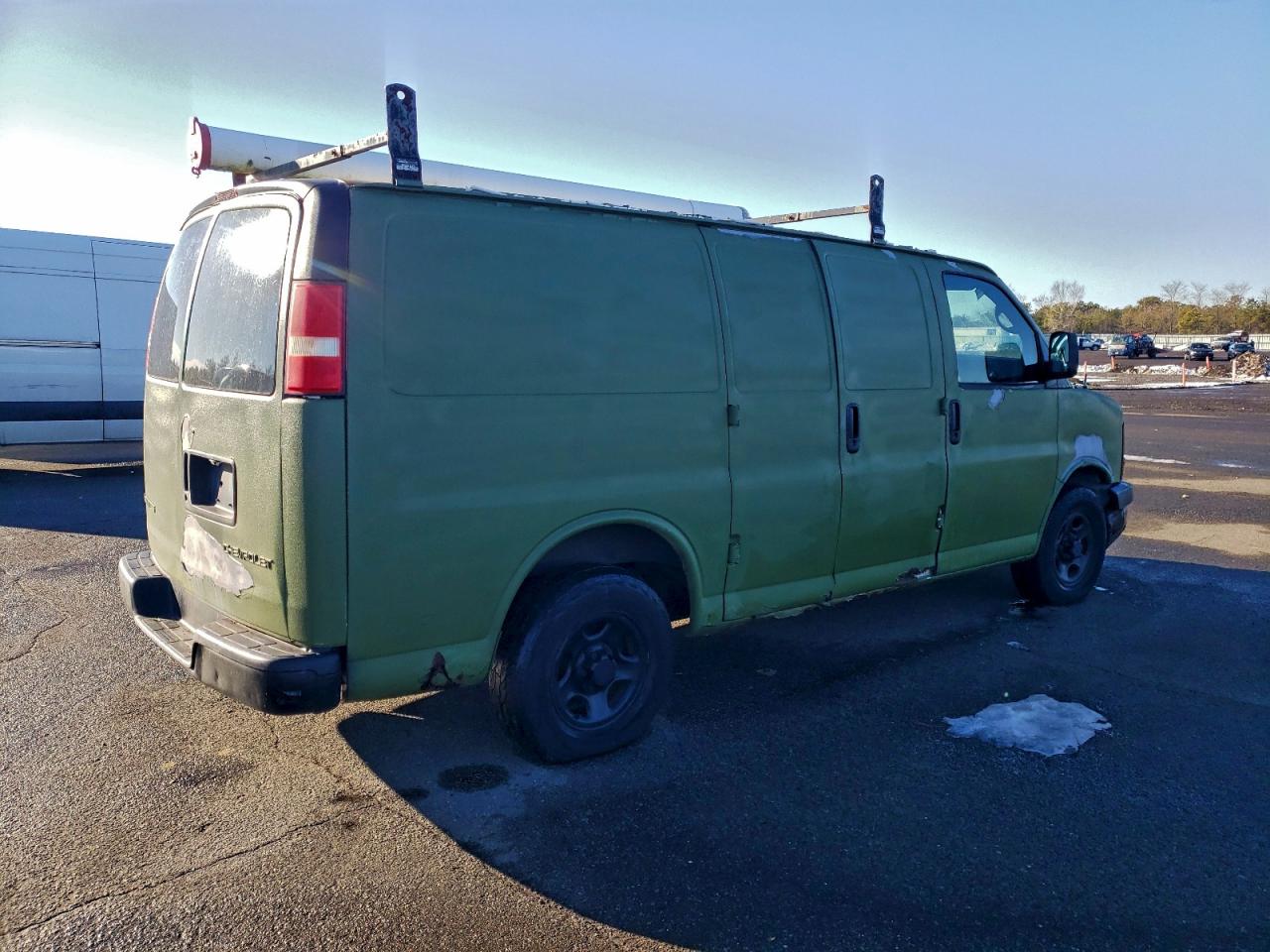 Chevrolet Express Image 6