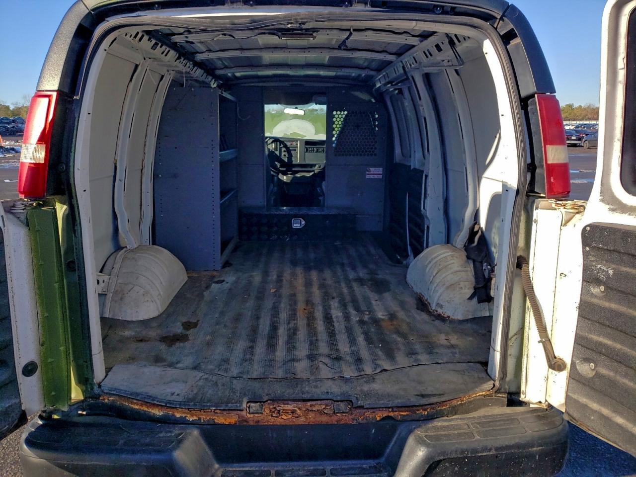 Chevrolet Express Image 7