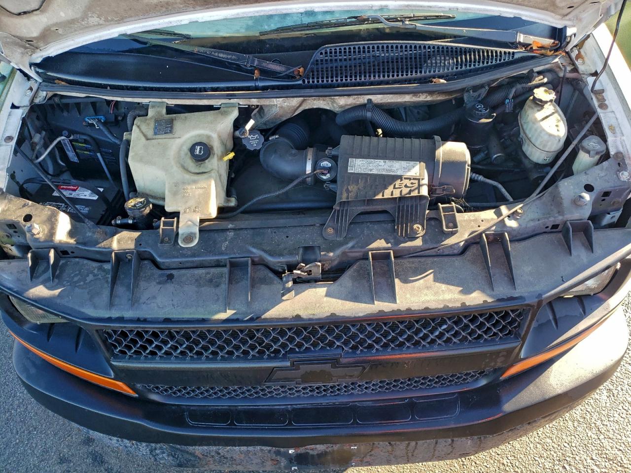 Chevrolet Express Image 2