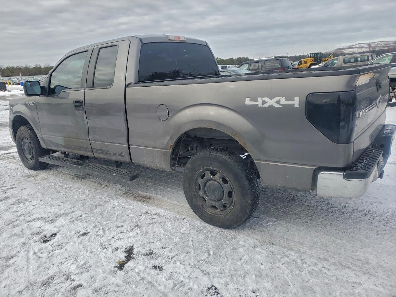 Ford F-150 Super Cab Image 2