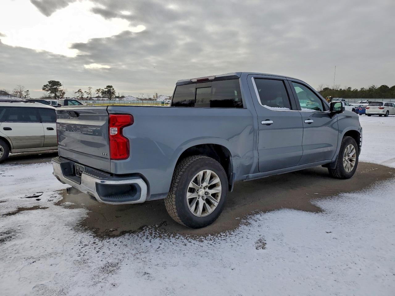 Chevrolet Silverado K1500 Ltz Image 2