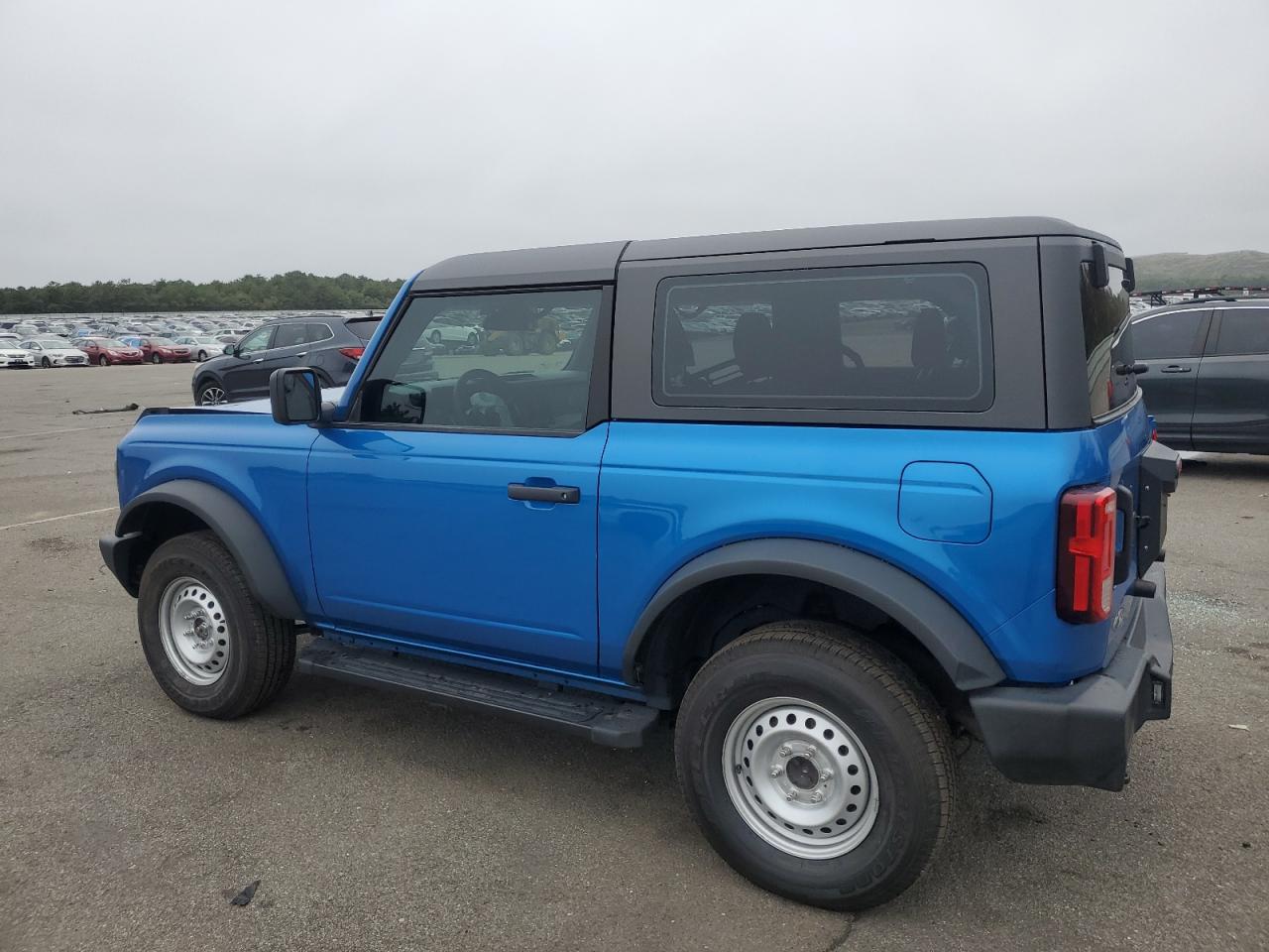 Ford Bronco Base Image 13