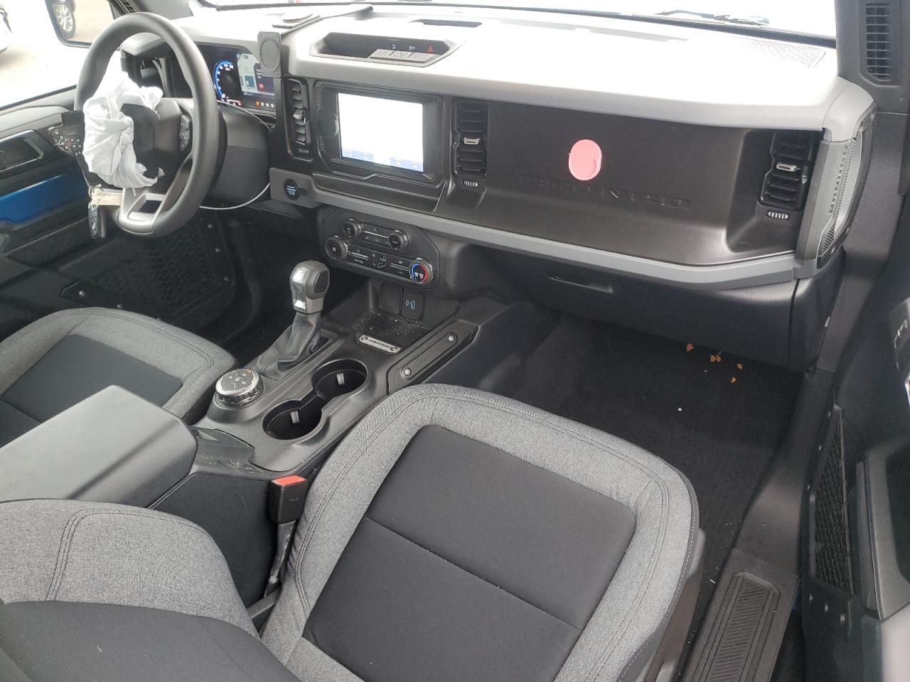 Ford Bronco Base Image 5