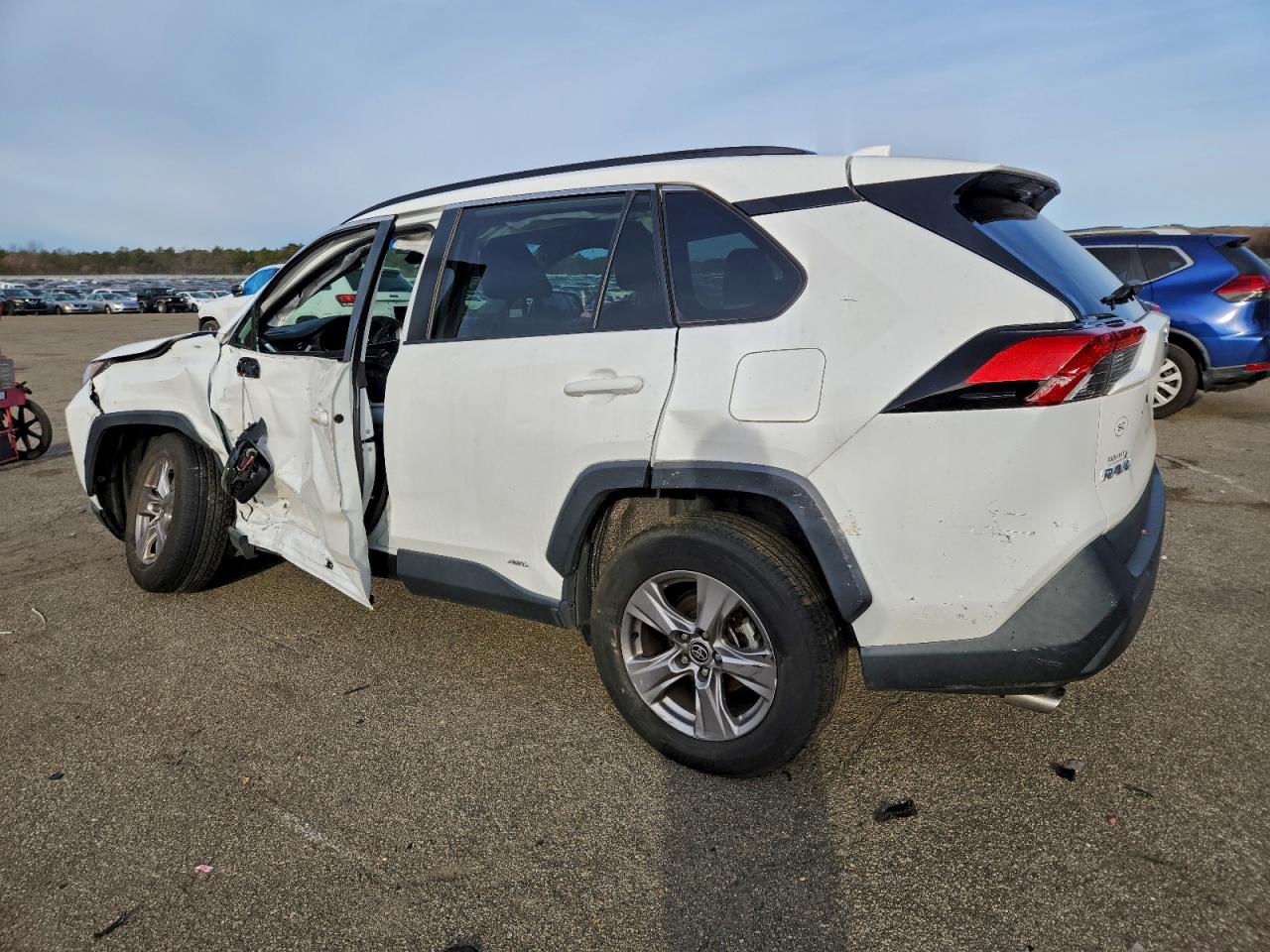 Toyota RAV4 Xle Image 3