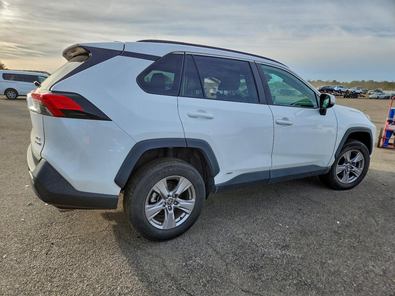 Toyota RAV4 Xle Image 7