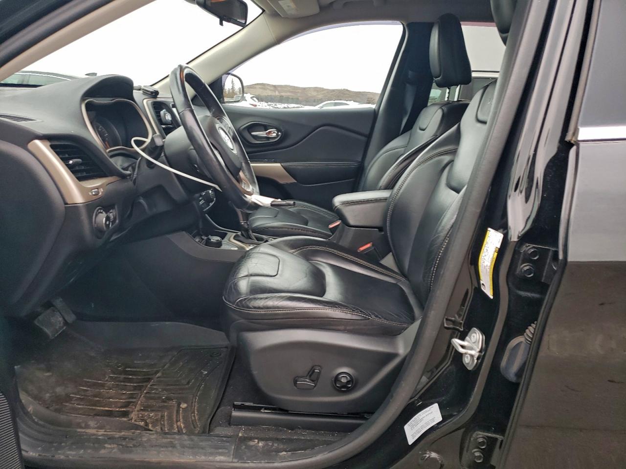 Jeep Grand Cherokee Latitude Image 3