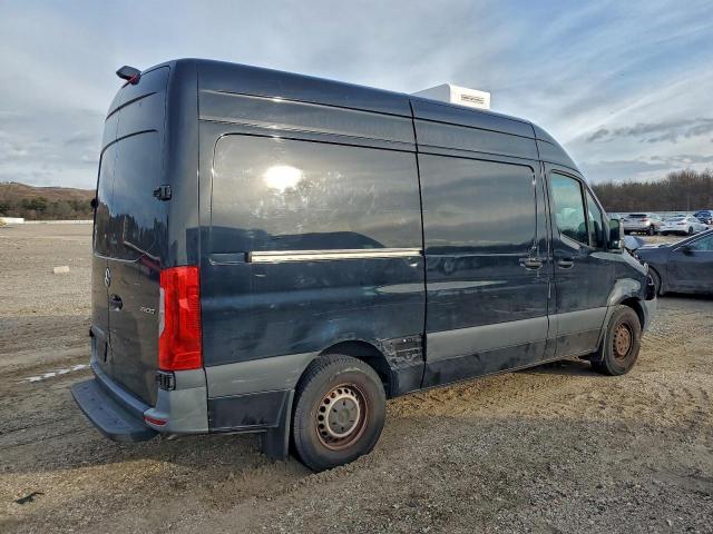 Mercedes-Benz Sprinter 2500 Image 4
