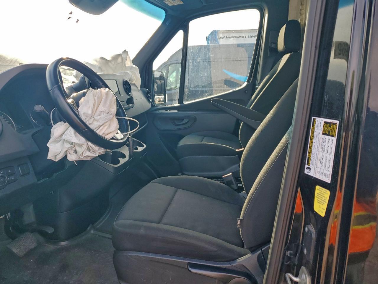 Mercedes-Benz Sprinter 2500 Image 6