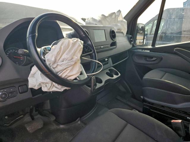 Mercedes-Benz Sprinter 2500 Image 13