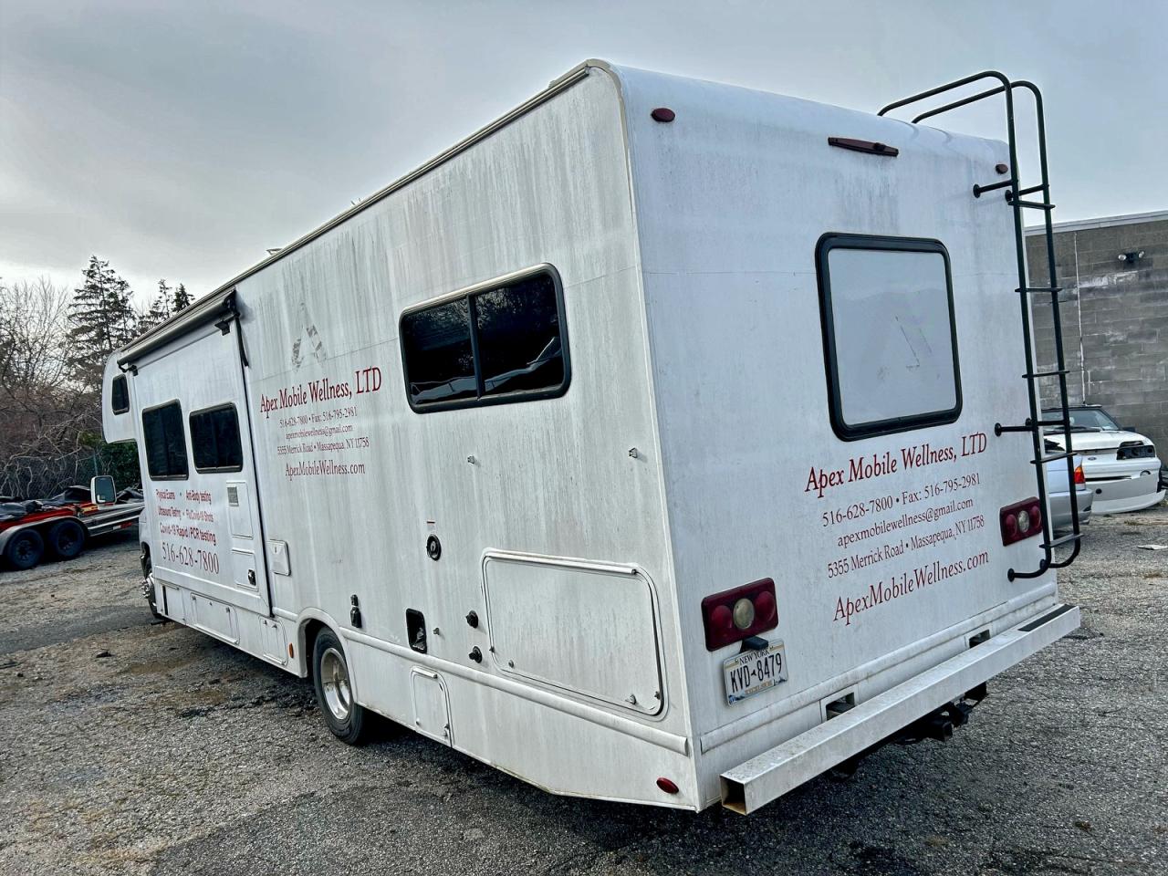 Ford Econoline E450 Super Duty Cutaway Van Image 6