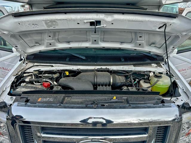 Ford Econoline E450 Super Duty Cutaway Van Image 9