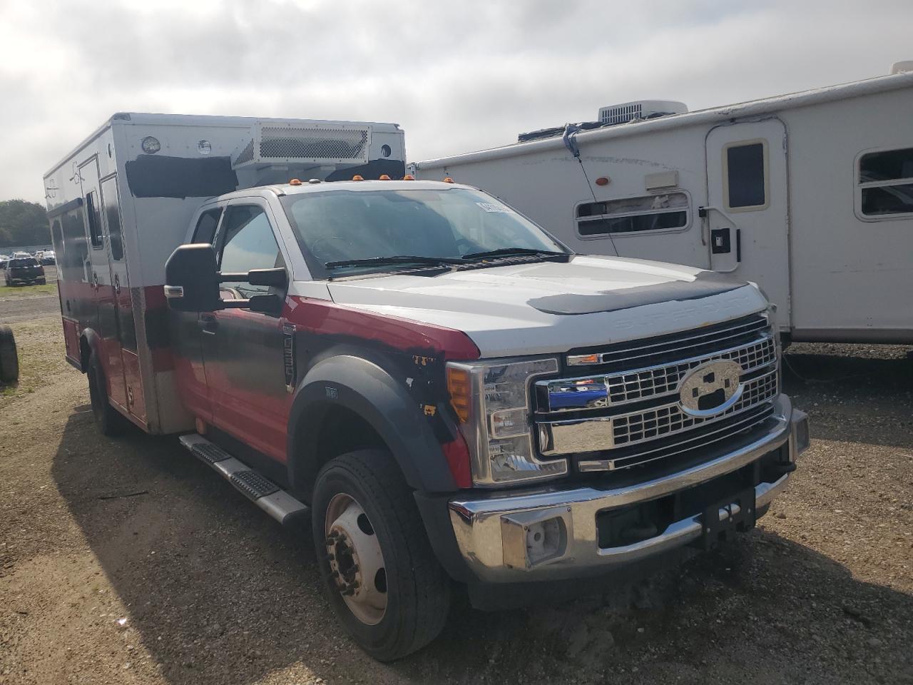 Ford F-550 Super Duty Image 4