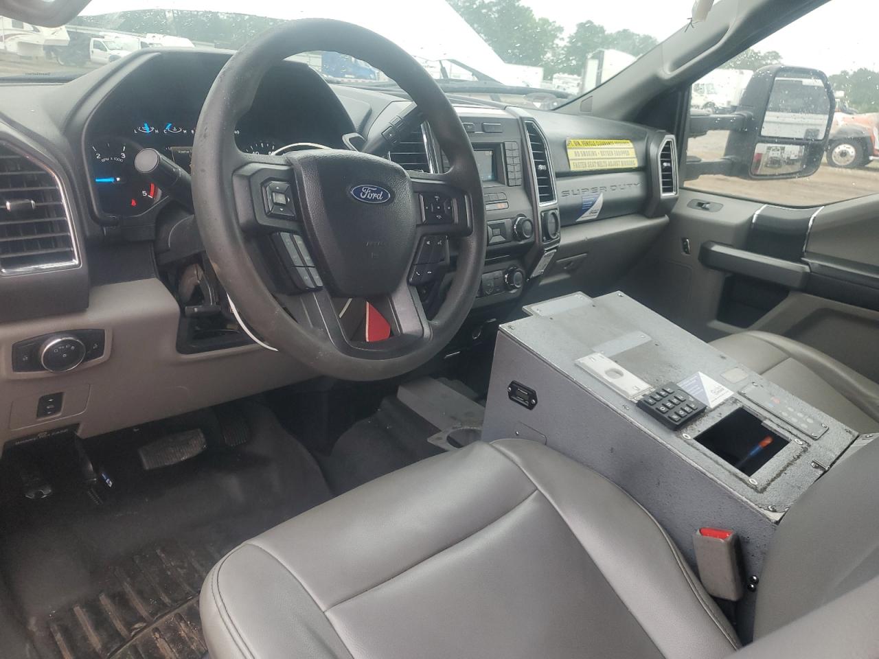 Ford F-550 Super Duty Image 6