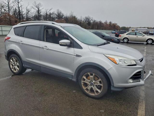 Ford Escape Titanium Image 2