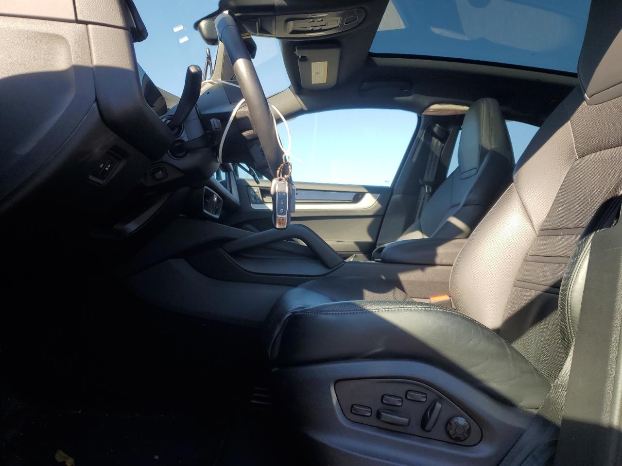 Porsche Cayenne Coupe Image 8