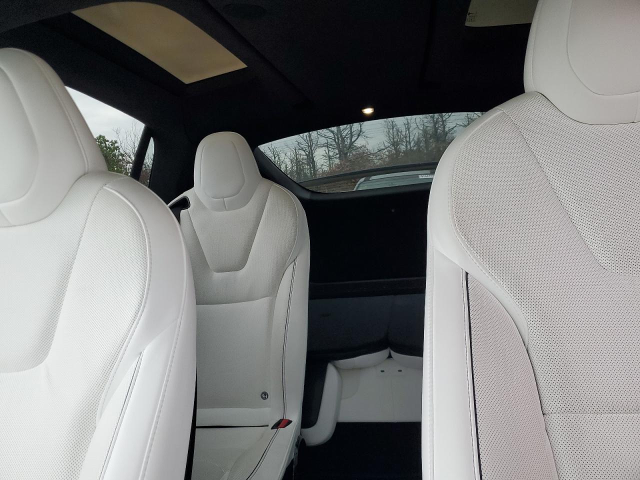 Tesla Model X Image 11