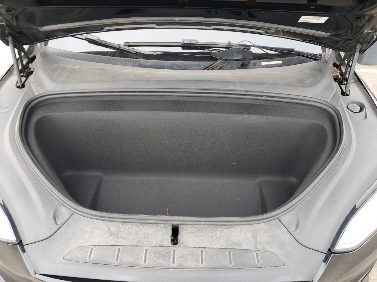 Tesla Model X Image 8