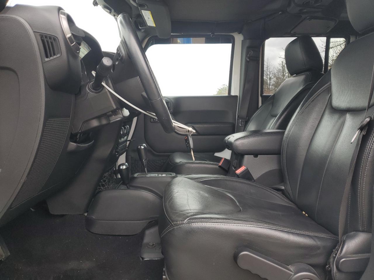 Jeep Wrangler Sahara Image 4