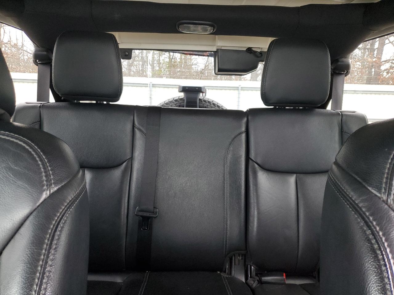 Jeep Wrangler Sahara Image 7