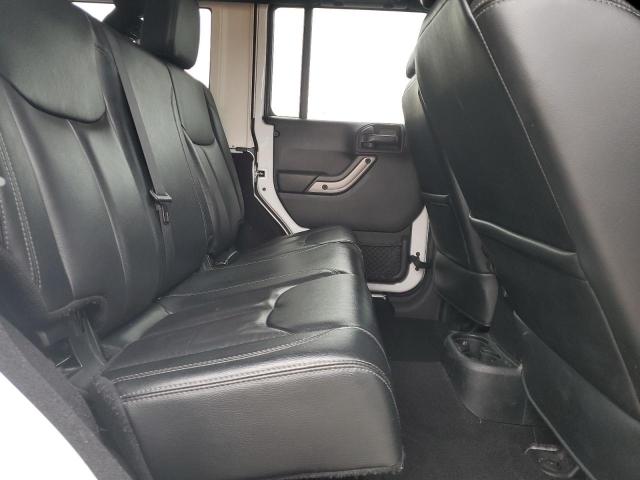 Jeep Wrangler Sahara Image 8