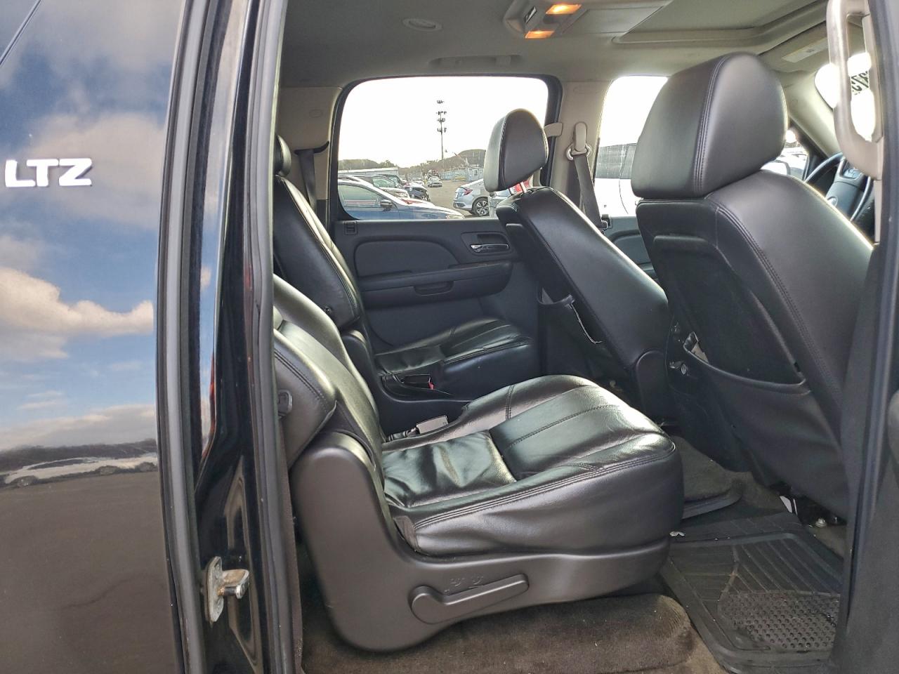 Chevrolet Suburban K1500 Ls Image 13