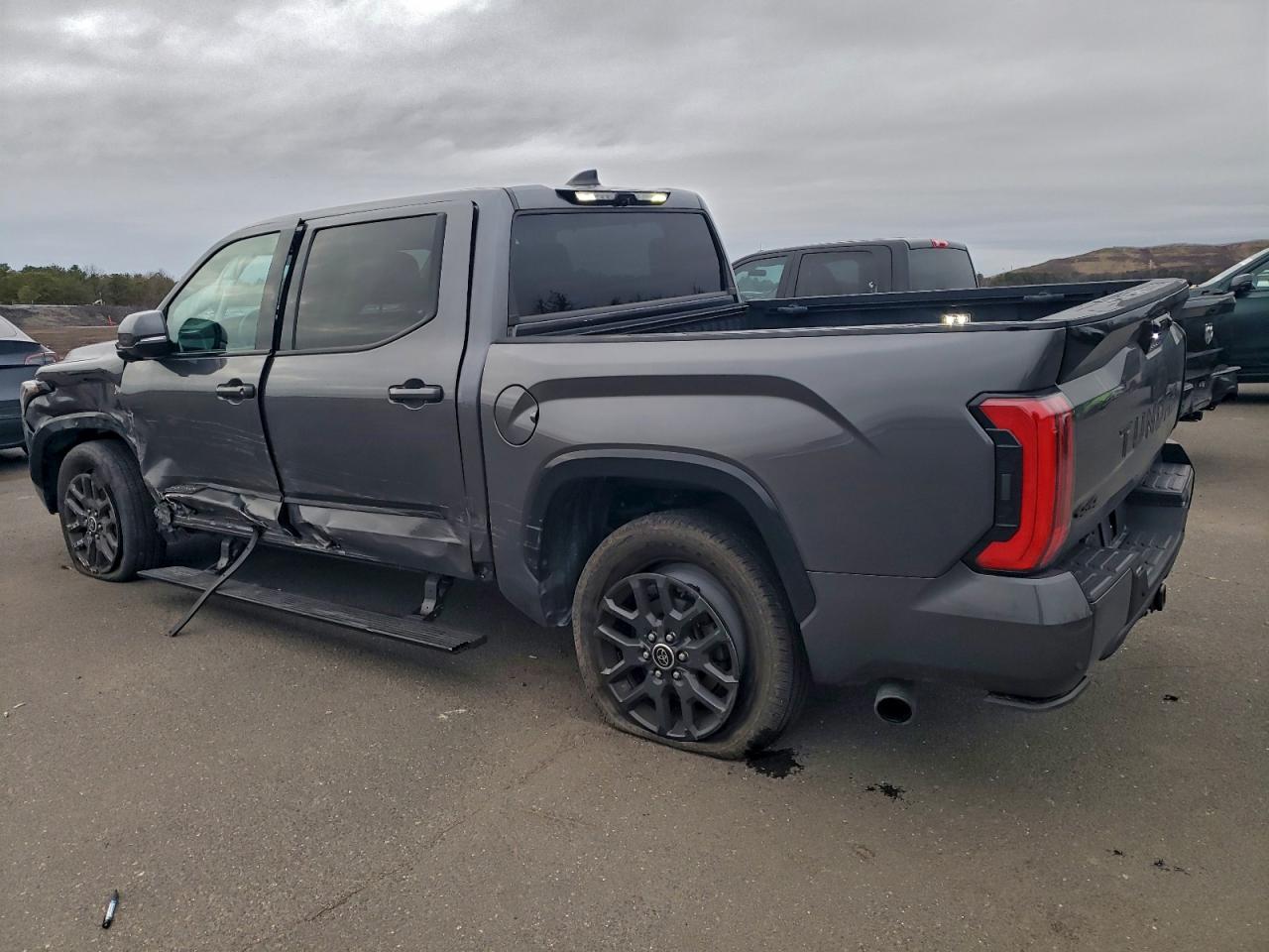 Toyota Tundra Crewmax Platinum Image 4