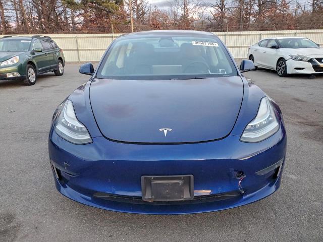 Tesla Model 3 Image 9