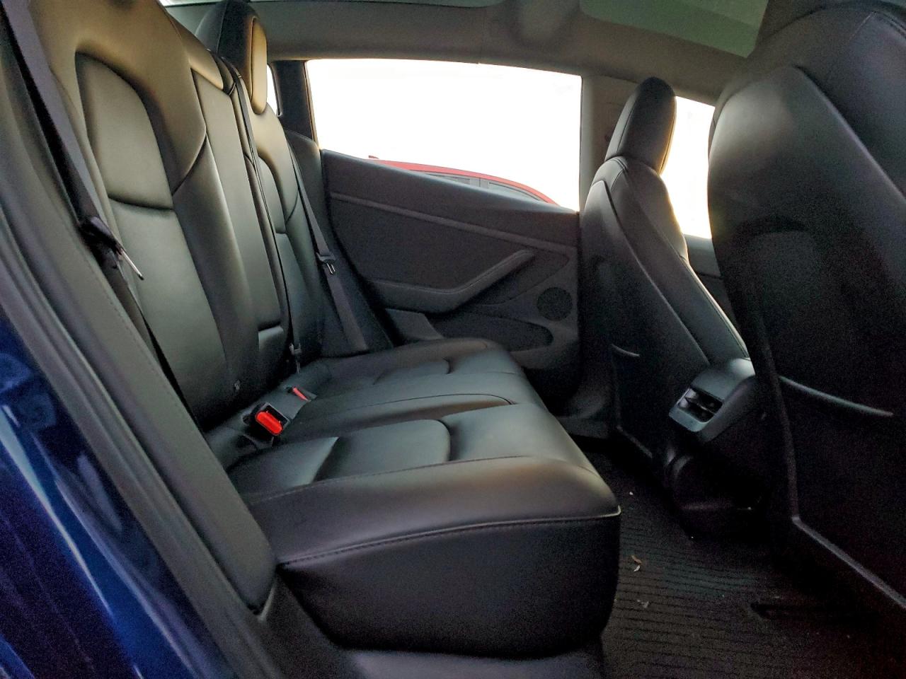 Tesla Model 3 Image 5