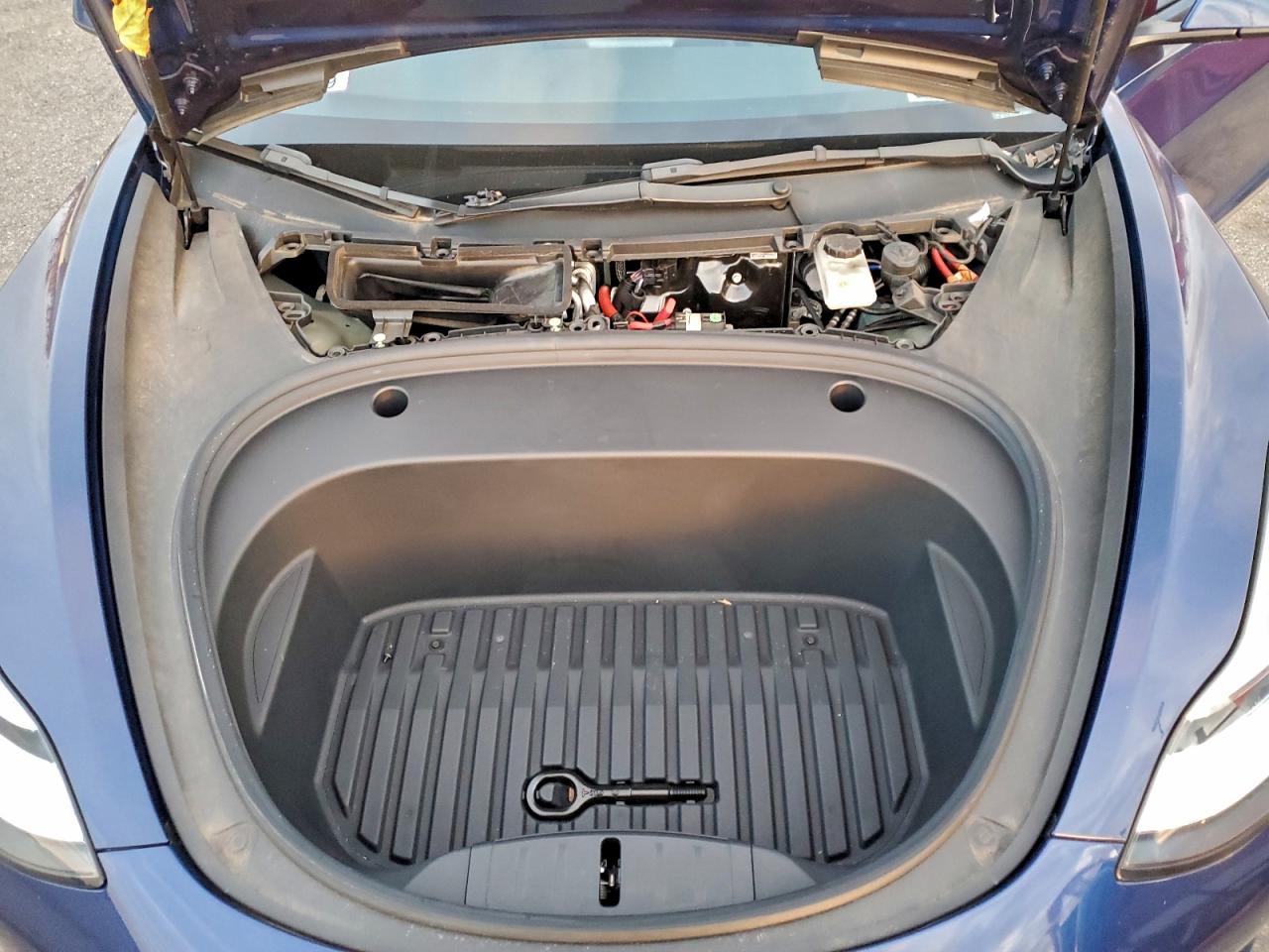 Tesla Model 3 Image 11