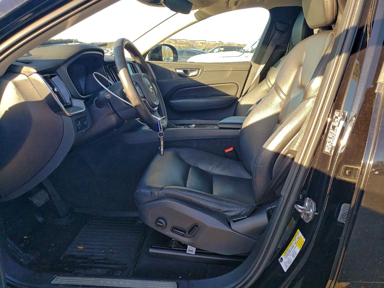 Volvo XC60 T5 Image 11