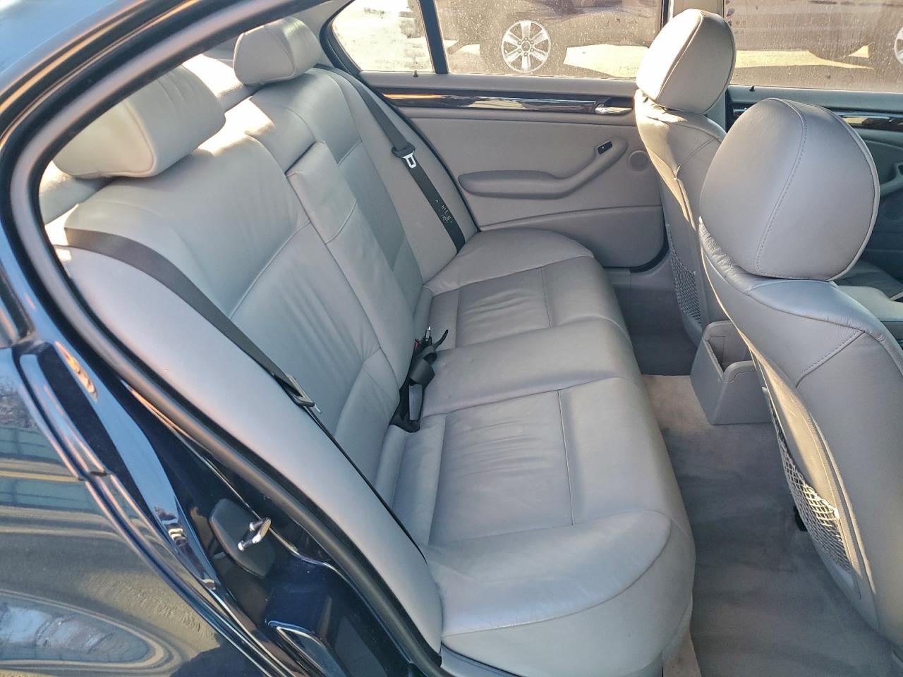 BMW 3 Series I Image 10