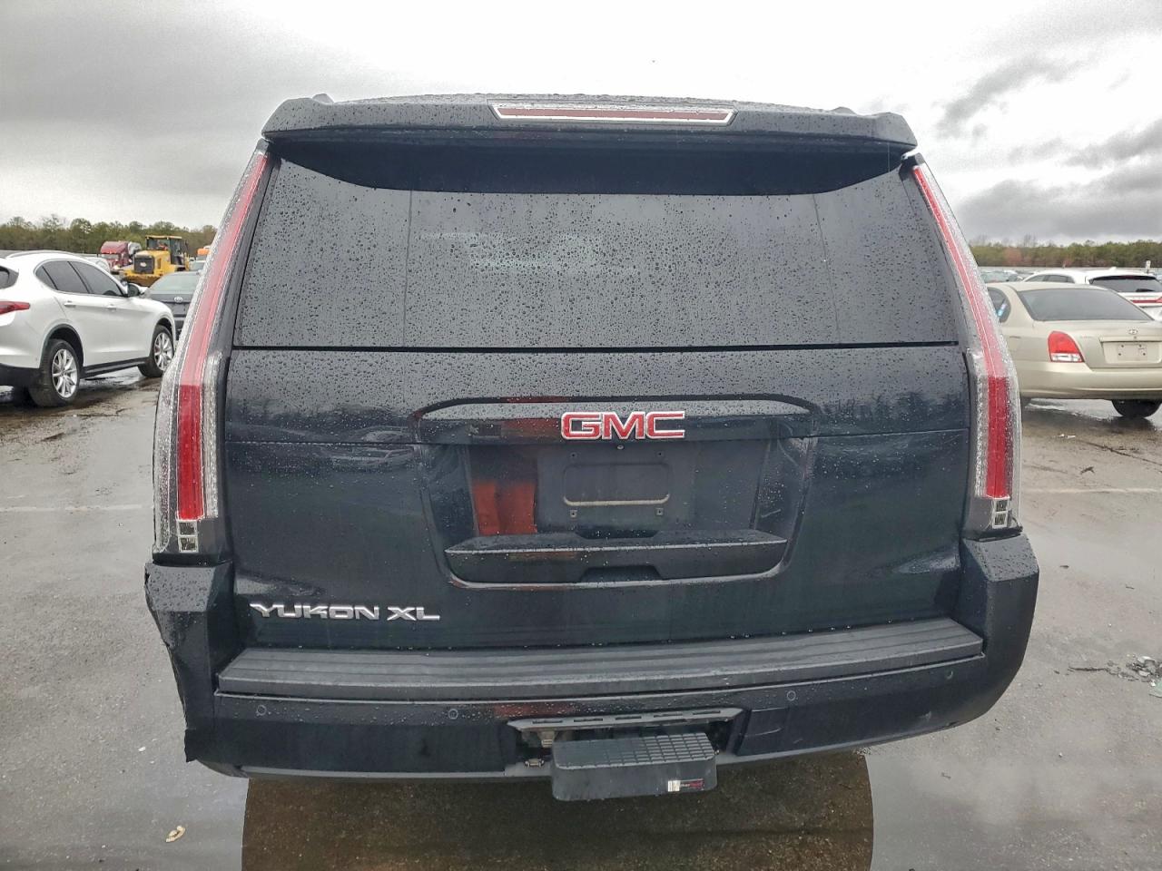 GMC Yukon K1500 Slt Image 2