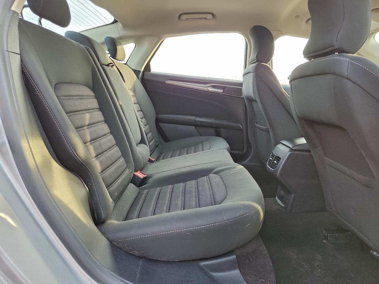 Ford Fusion Se Image 11