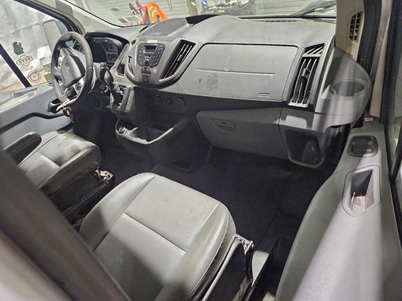 Ford Transit T-150 Image 5