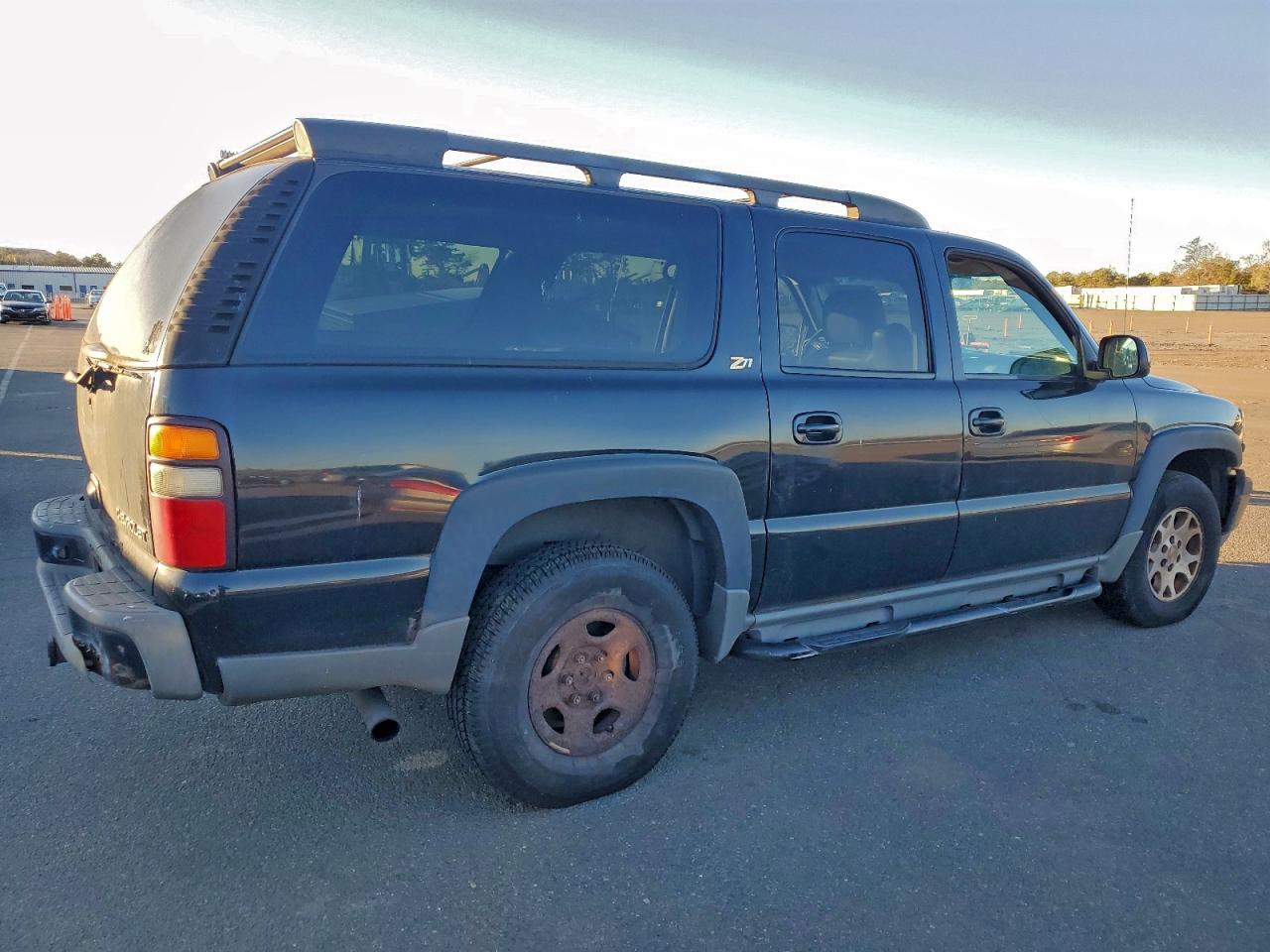 Chevrolet Suburban K1500 Image 3