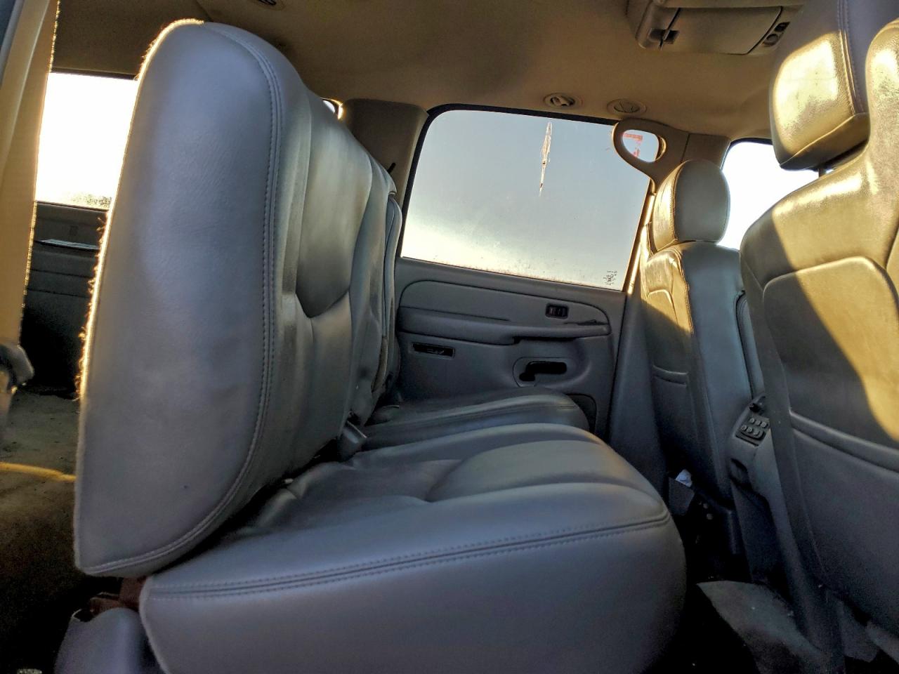 Chevrolet Suburban K1500 Image 9