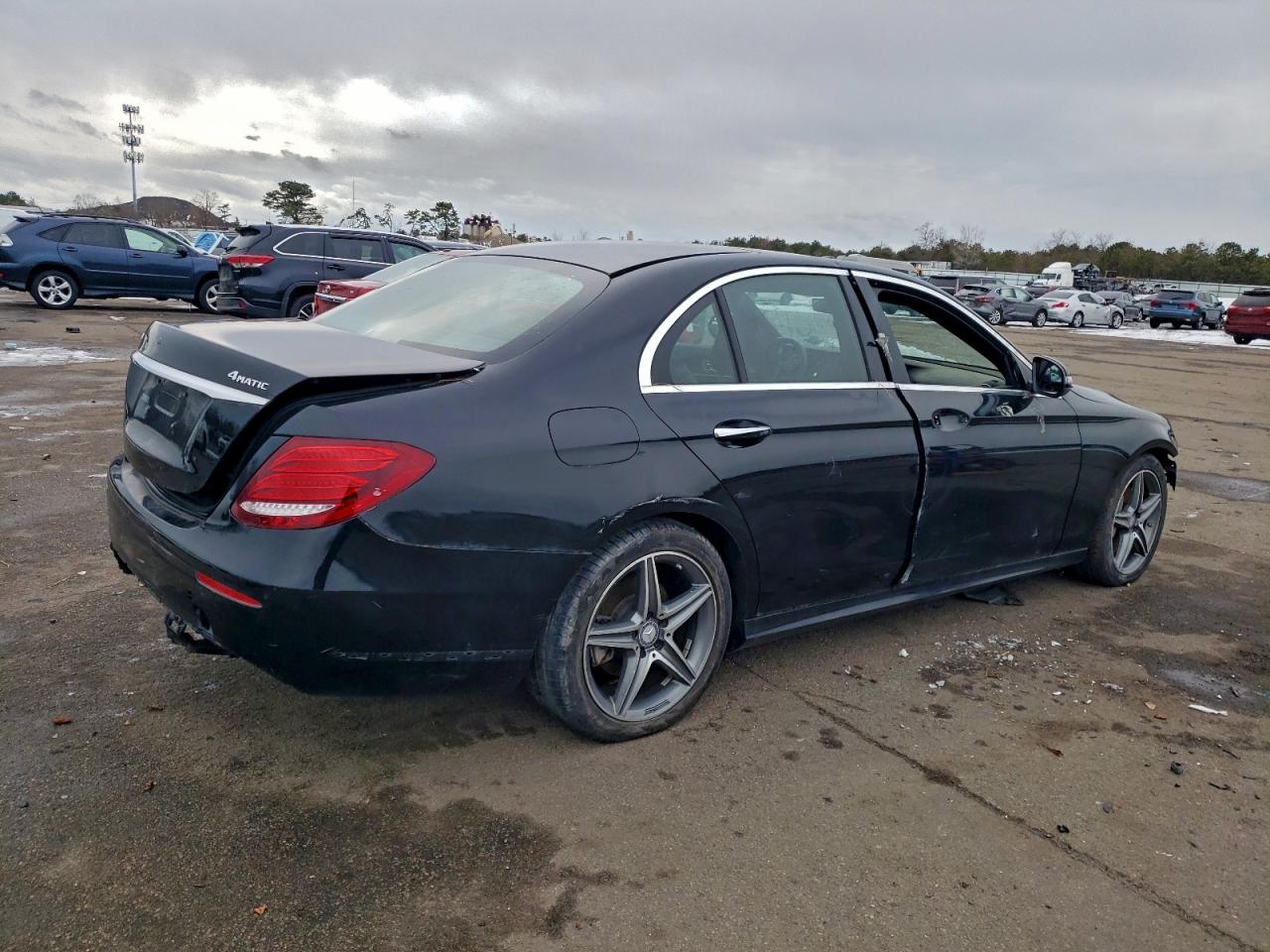 Mercedes-Benz E-Class 300 4matic Image 6