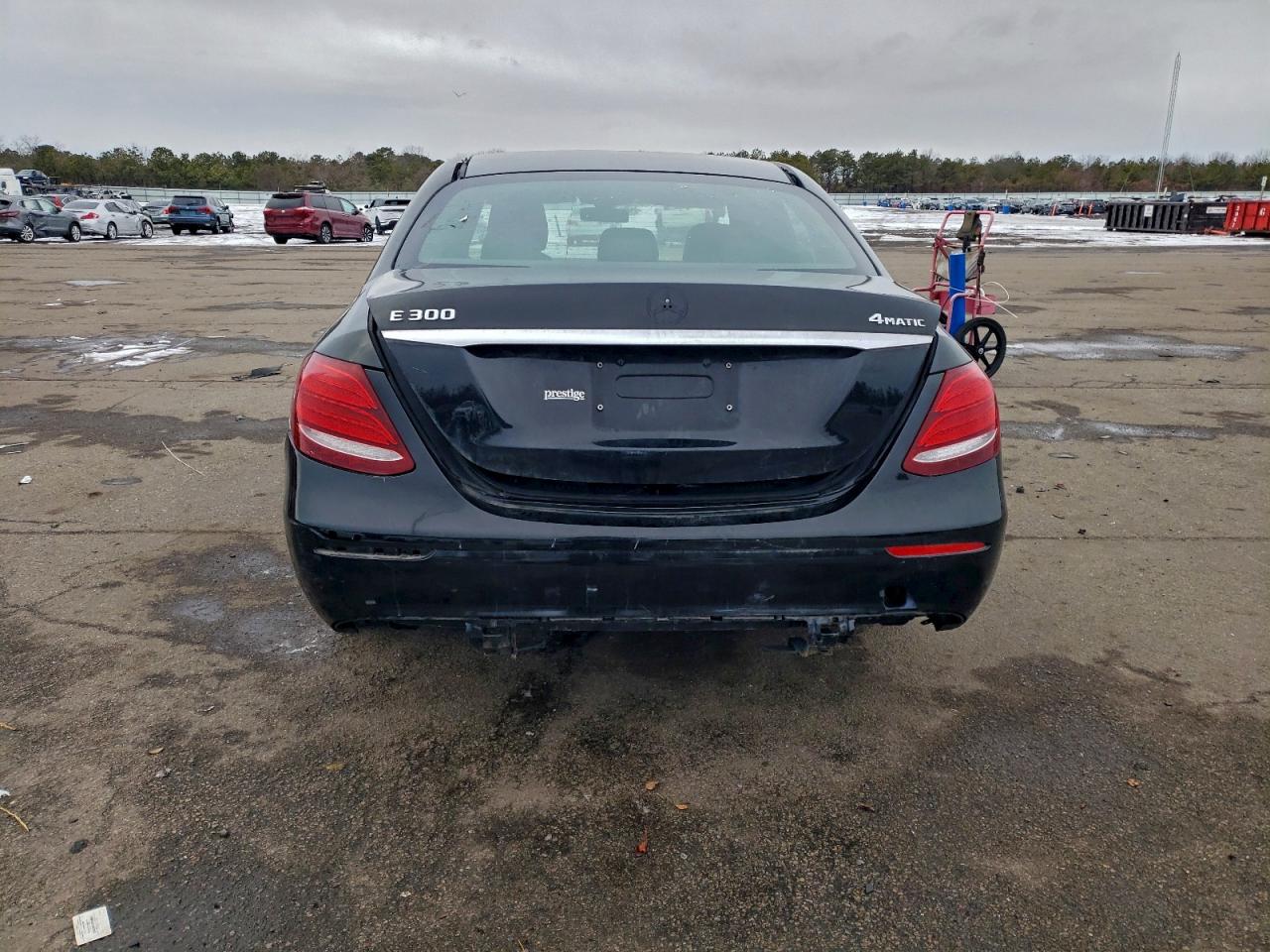 Mercedes-Benz E-Class 300 4matic Image 8