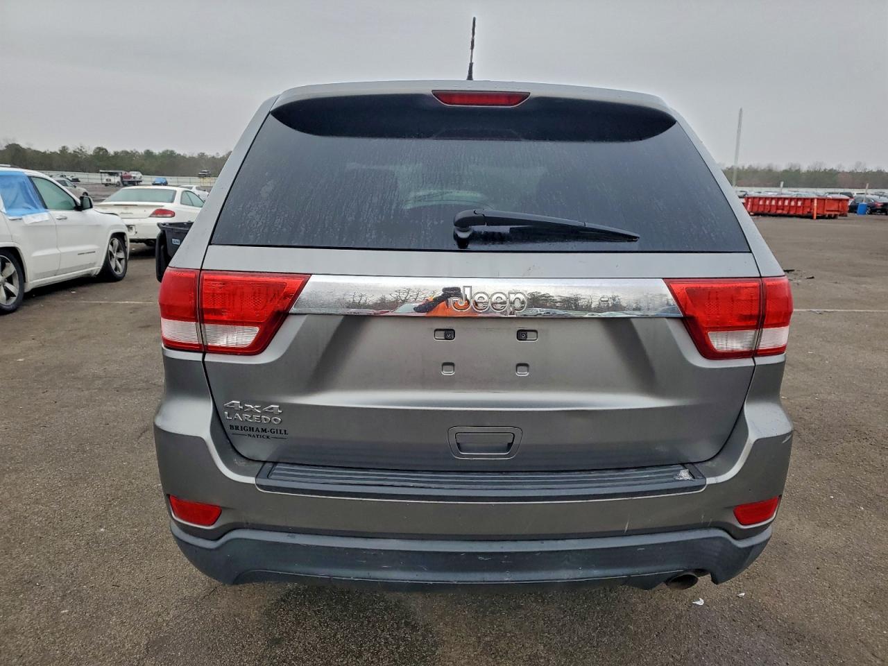 Jeep Grand Cherokee Laredo Image 11