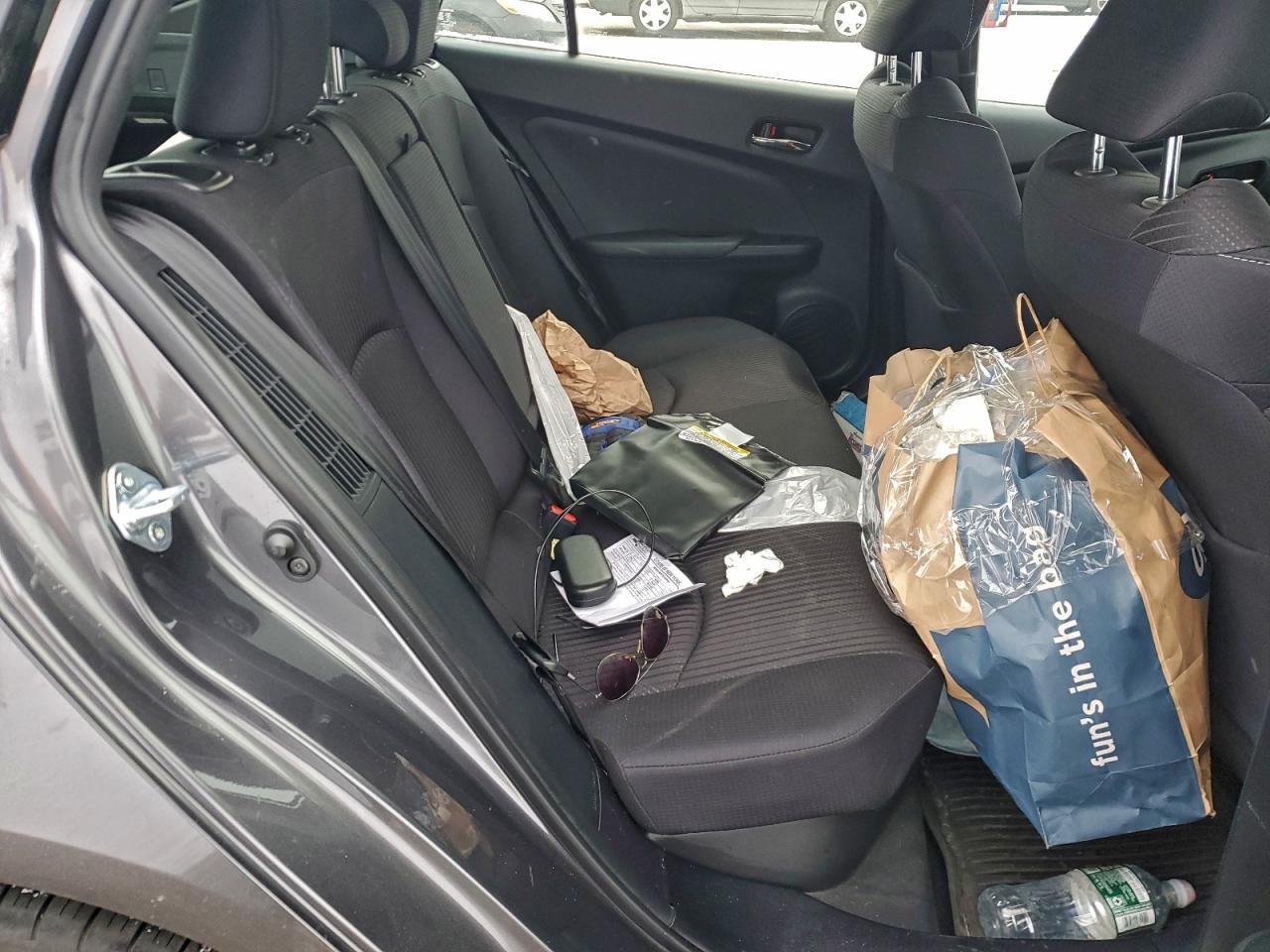 Toyota Prius Le Image 10