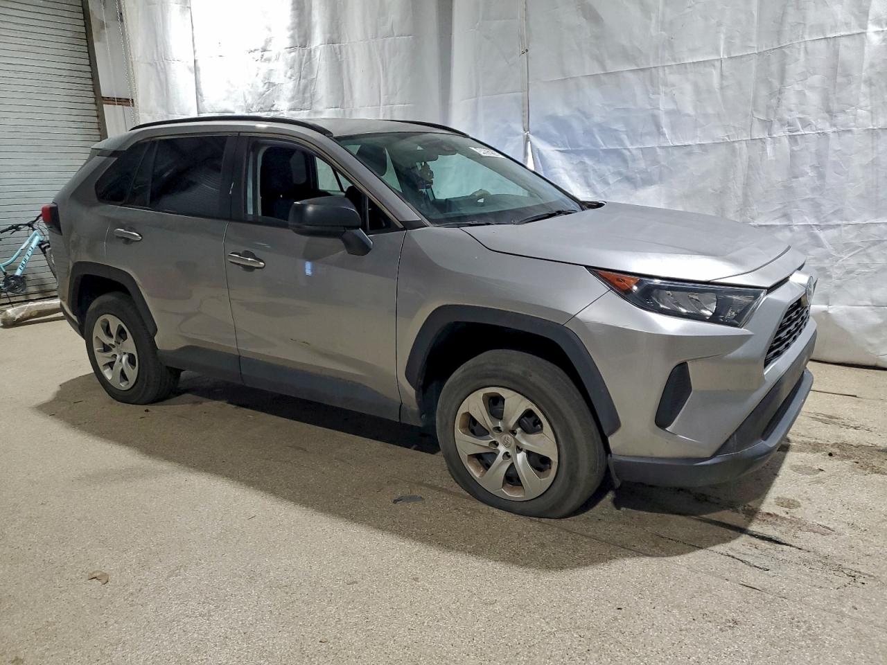 Toyota RAV4 Le Image 3