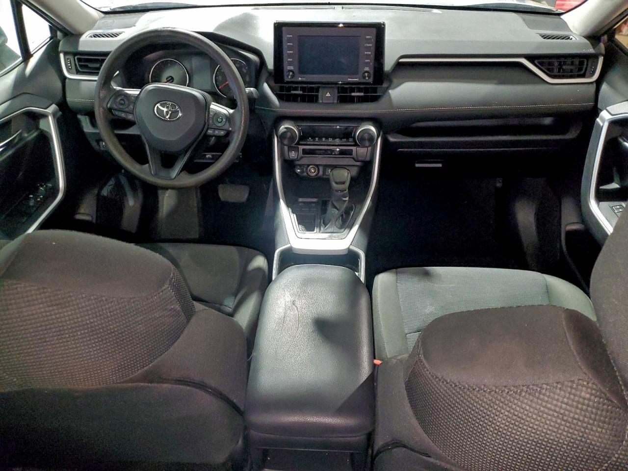 Toyota RAV4 Le Image 13