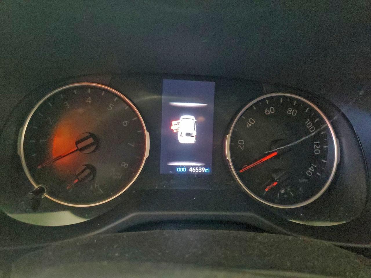 Toyota RAV4 Le Image 4