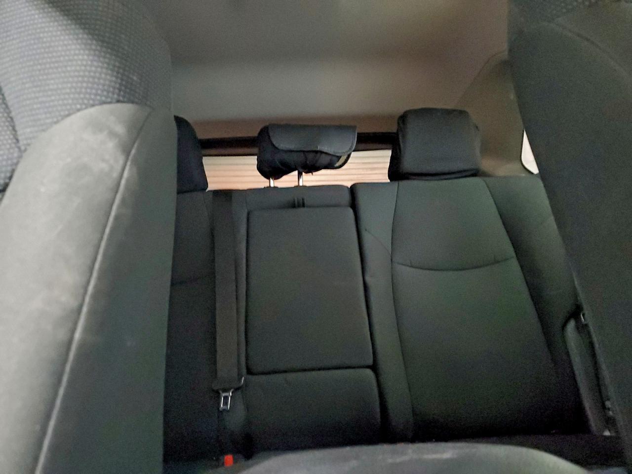 Toyota RAV4 Le Image 6